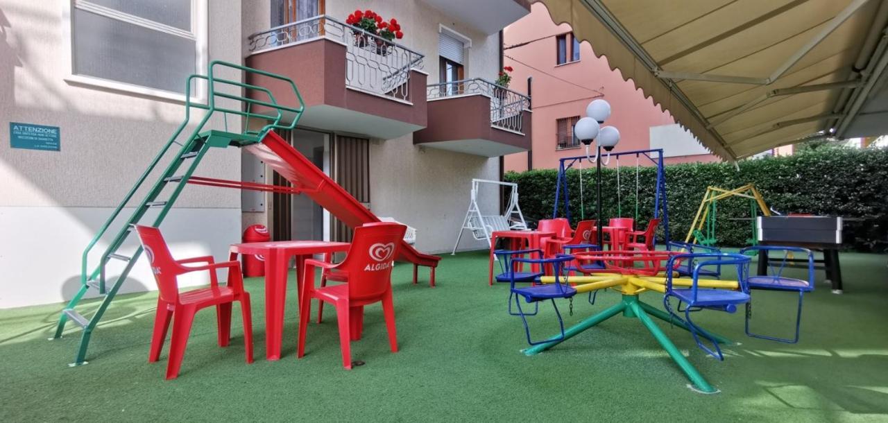 Hotel Cosmos Rímini Exterior foto